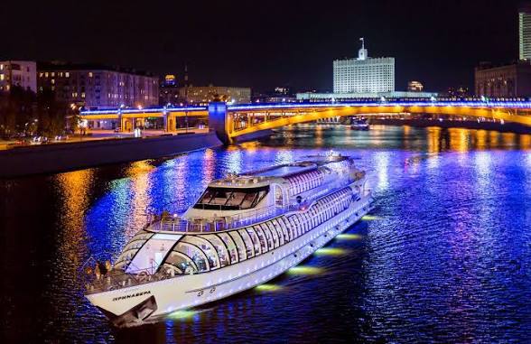 Прогулка по Москве-реке с ужином и музыкой